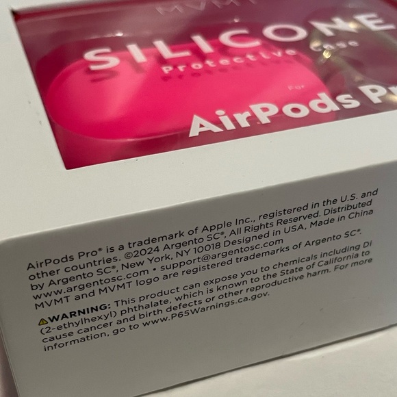 MVMT AirPods Pro Silicone Case with Gold Clip for - Picture 2 of 3